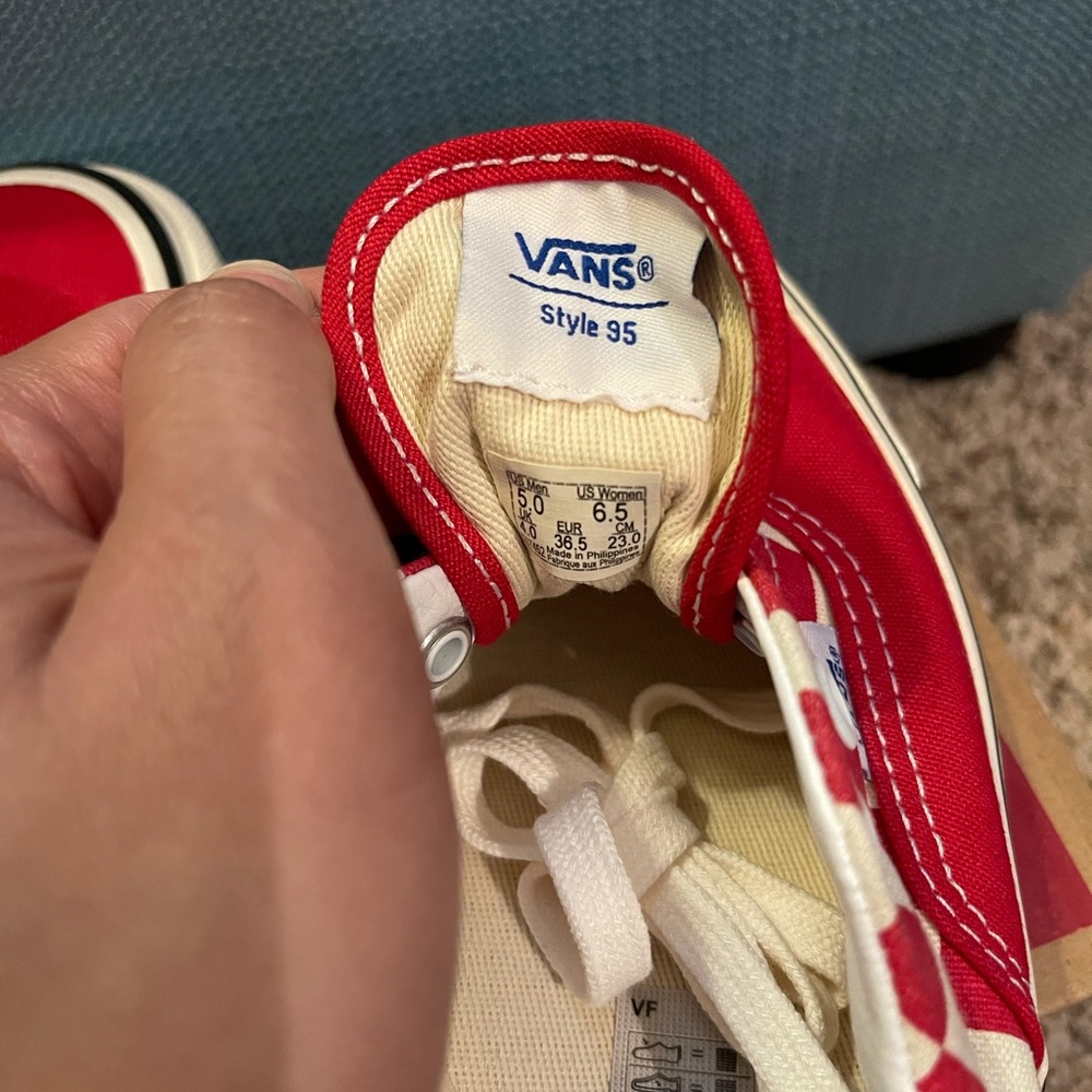 Vans - Picture 5 of 5